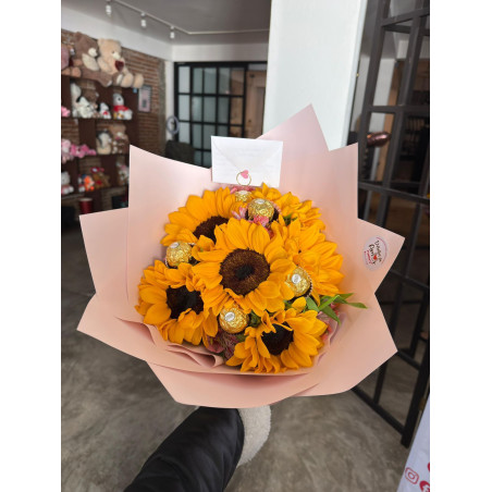 Ramo de girasoles con chocolates