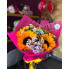 Ramo girasoles y flores blancas