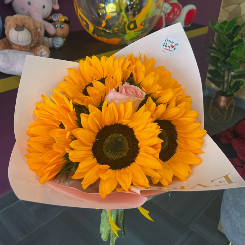Ramo girasoles con rosa romántica Ramo girasoles con rosa romántica