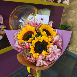 Ramo girasoles y alstroemerias rosas